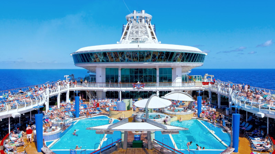 Royal-Caribbean-pool-photo.jpg