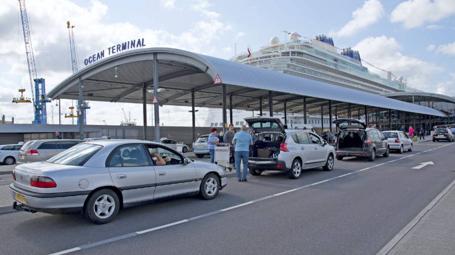 Southampton-cruise-terminal-with-car-drop-offs.jpg
