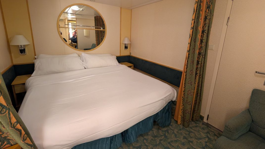 Interior-Stateroom-Independence-of-the-Seas.jpg