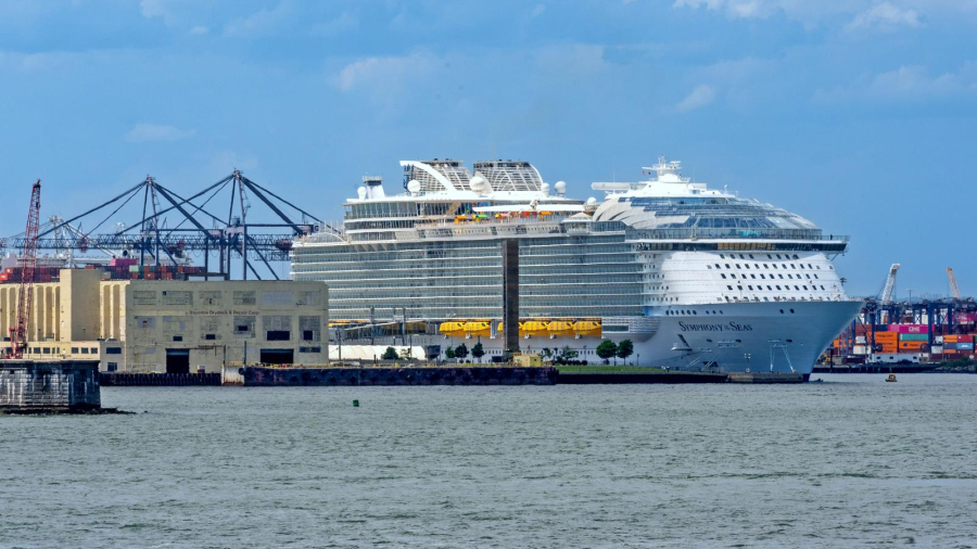 Symphony-of-the-Seas-in-Bayonne-New-Jersey.jpg