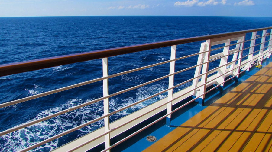 cruiseshipdeck2.jpg