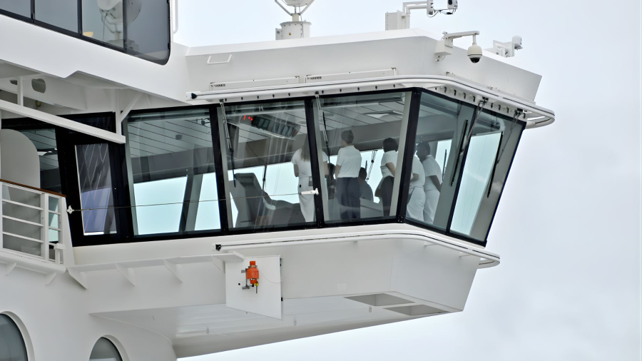 Cruise-Ship-Bridge-crew.jpg