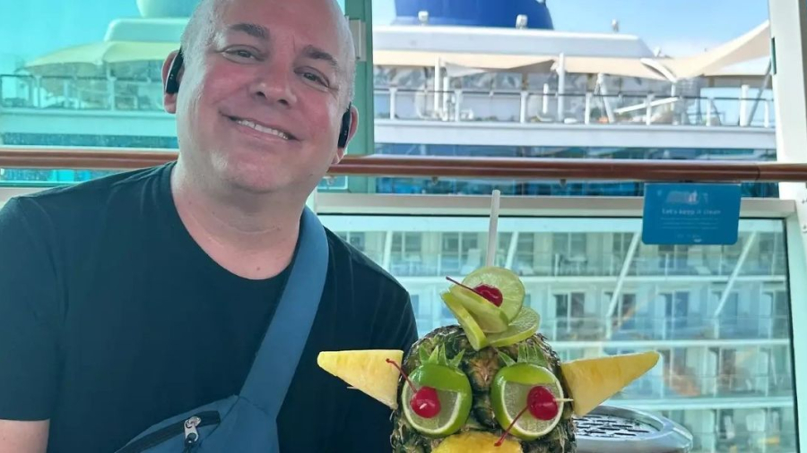 Man-lives-on-cruise-ship.jpg