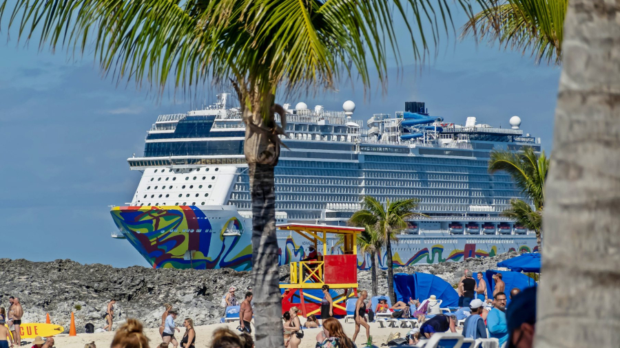 Norwegian-Encore-Great-Stirrup-Cay.jpg