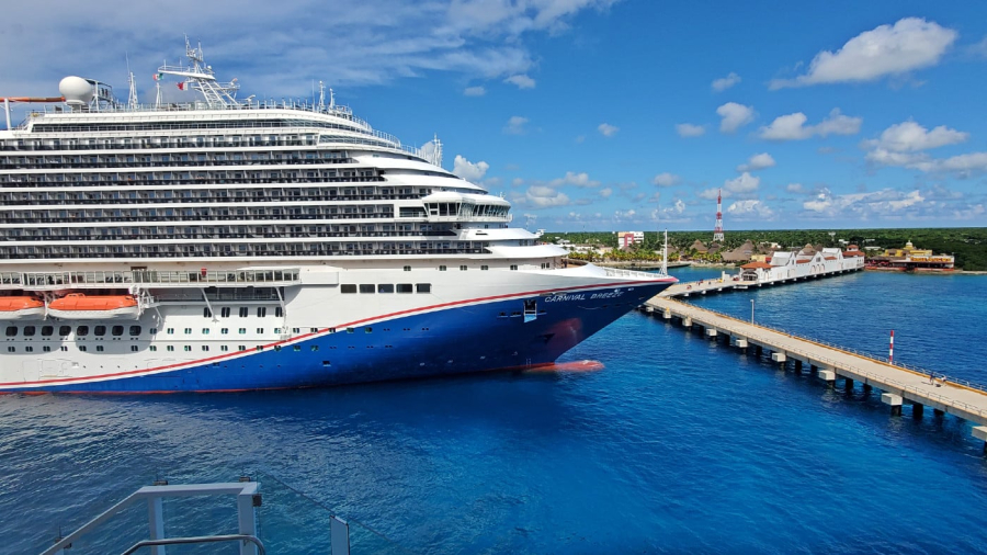 Carnival-cruise-ship-in-port-at-Cozumel-1.jpg