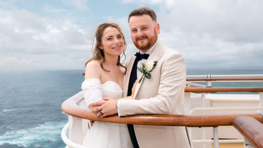 Couple-getting-married-on-PO-cruise-ship.jpg