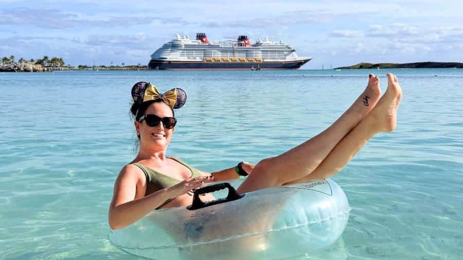 Jenni-with-Disney-ship-900-x-900-px.jpg