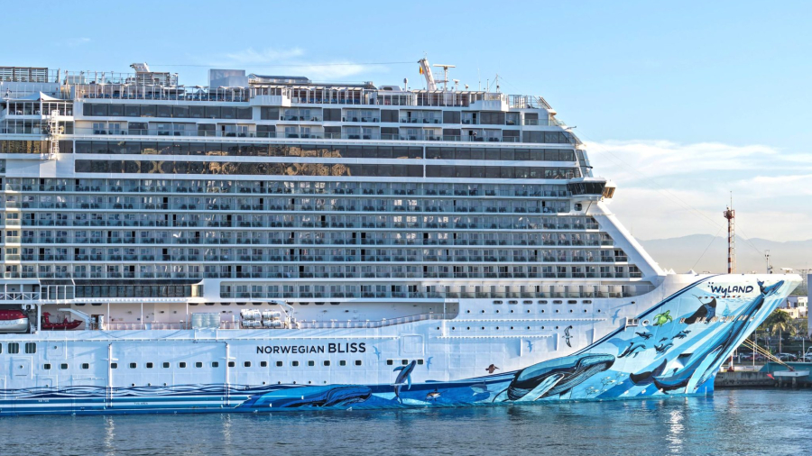 Norwegian-Bliss-in-Puerto-Vallarta-scaled.jpg