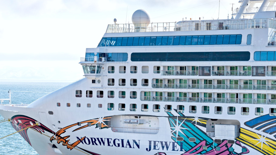 Norwegian-Jewel-cruise-ship.jpg