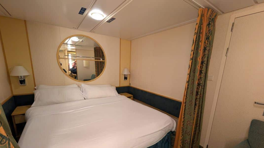 Independence-of-the-Seas-Interior-Cabin.jpg