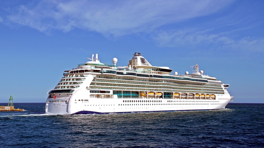 Jewel-of-the-Seas-out-to-Sea.jpg