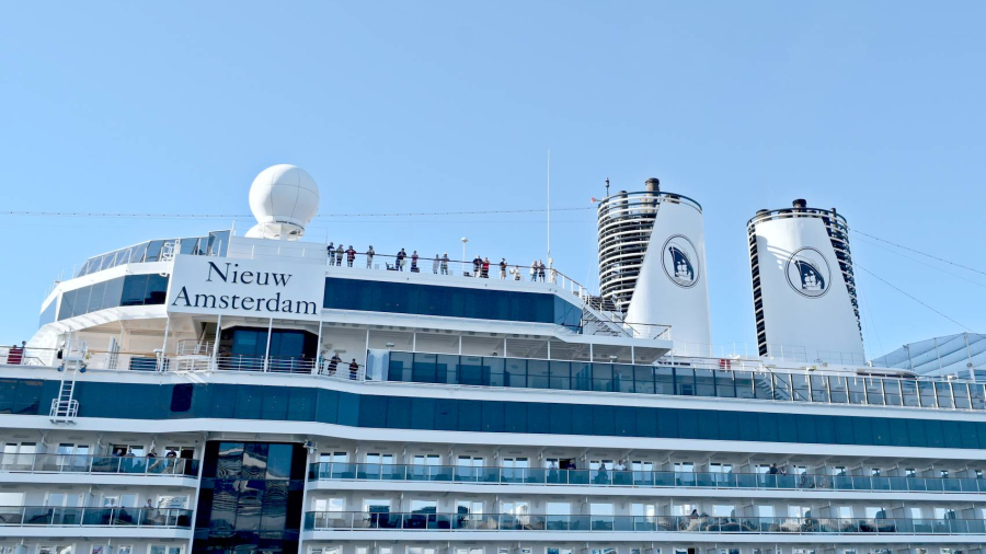 Nieuw-Amsterdam-Holland-America-cruise-ship.jpg