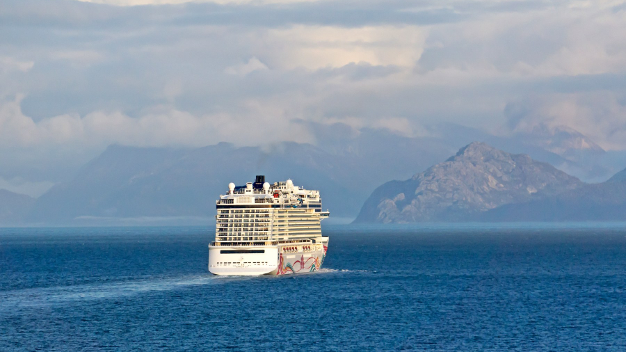 Norwegian-Cruise-Line-ship-in-Alaska.jpg