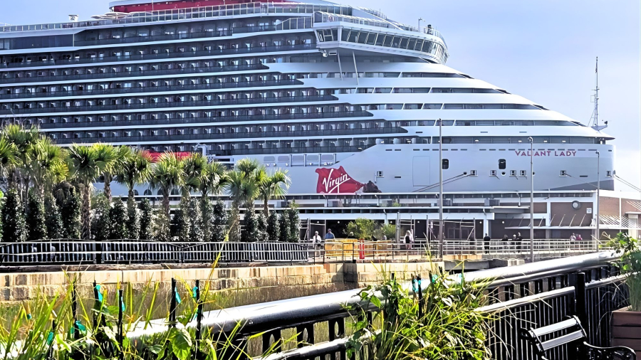 Valiant-Lady-in-Charleston.jpg