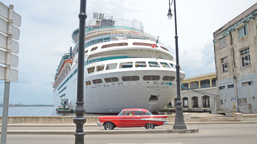 Royal-Caribbean-Majesty-of-the-Seas-in-Cuba.jpg