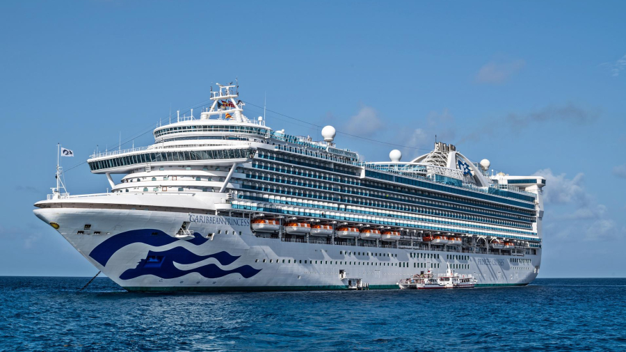 Caribbean-Princess-cruise-ship-in-sea.jpg