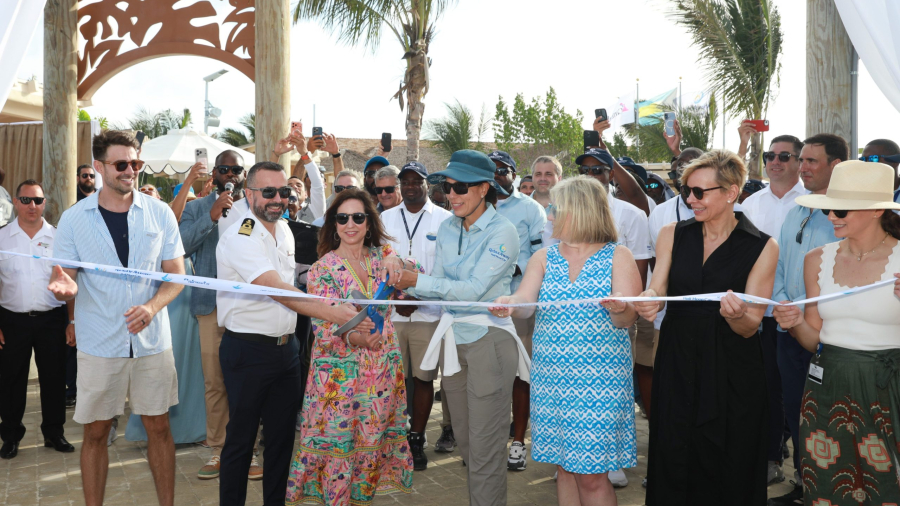 Ribbon-cutting-ceremony-for-RelaxAway-Half-Moon-Cay-scaled.jpg