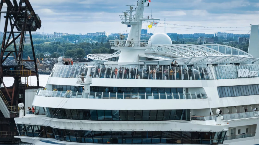 Aidamar-in-Rotterdam-dry-dock.jpg