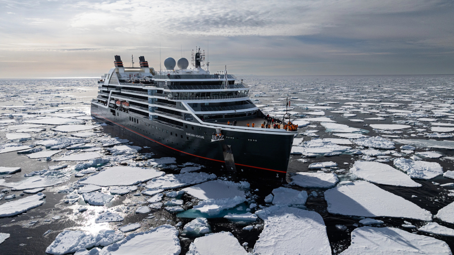 Arctic-Sea-Ice_arial-ship-venture_MUnterharnscheidt_25052025_004.jpg