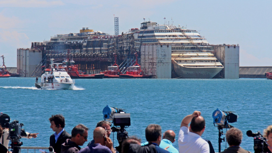 Costa-Concordia-salvage-operation.jpg