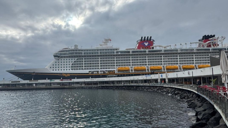 Disney-Dream-docked.jpg