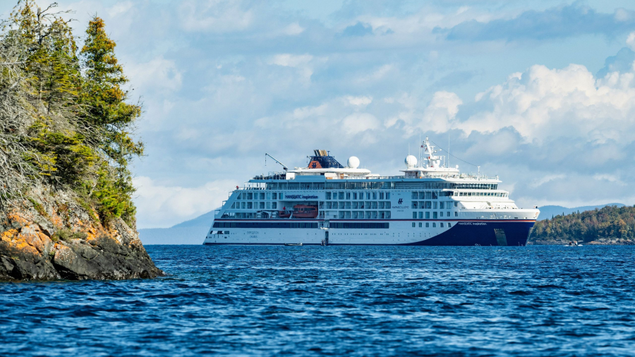 Premiere_auf_den_Grosen_Seen_fuer_HANSEATIC-inspiration_c_Hapag-Lloyd_Cruises.jpg