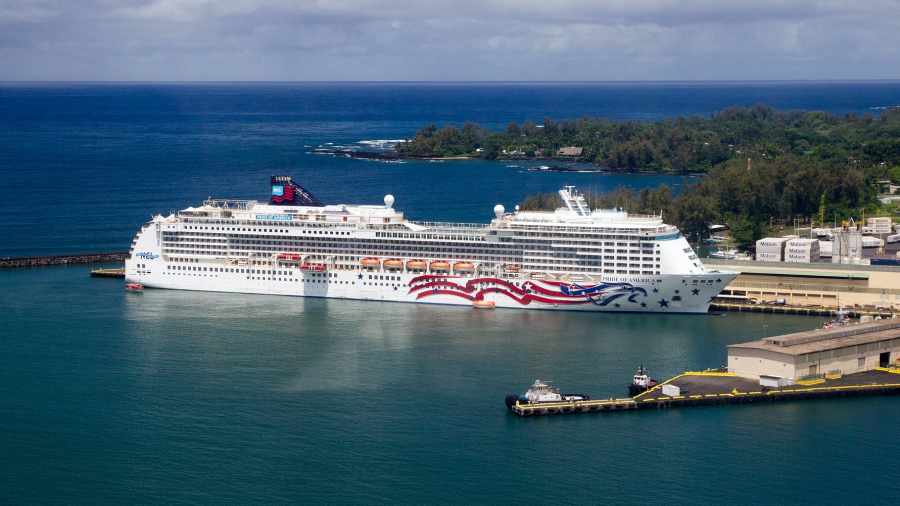 Pride-of-America-cruise-ship-in-Hawaii.jpg