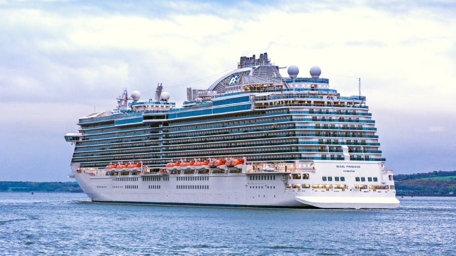 Regal-Princess-cruise-ship.jpg