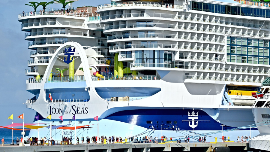 Royal-Caribbeans-Icon-of-the-Seas-in-Perfect-Day-at-CocoCay.jpg