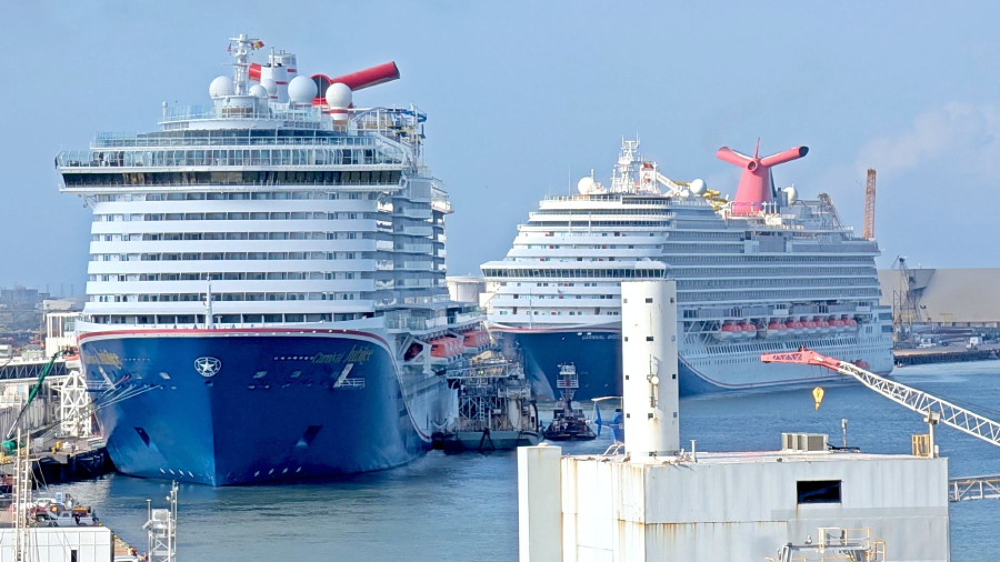 Carnival-cruise-ships-in-Galveston-Texas.jpg