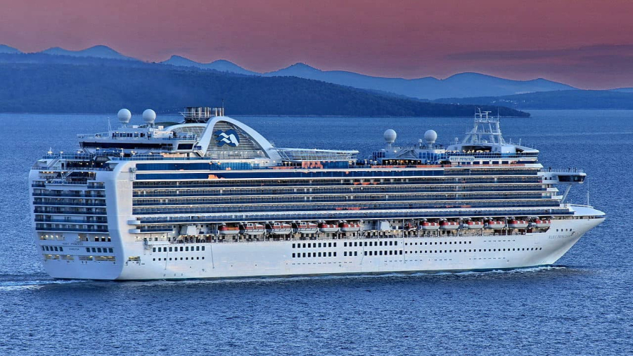 1280px-Ruby_Princess_ship_2008_IMO_9378462_in_Split_2011-10-17_2.jpg