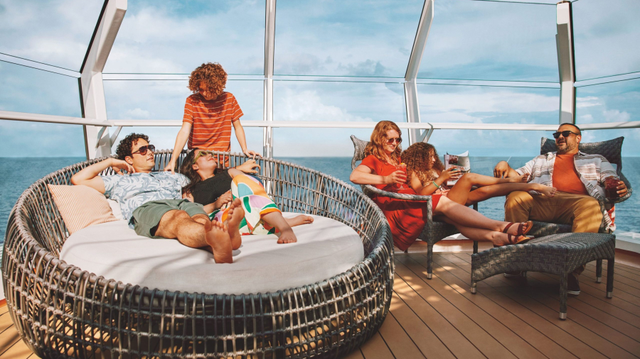 Carnival-Cruise-Line-family-enjoy-time-onboard-scaled.jpg
