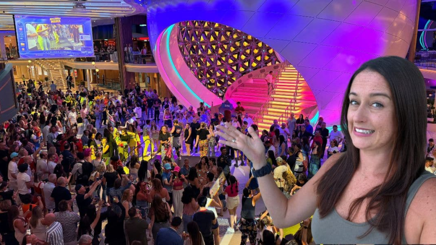 Legend-of-the-Seas-crowded-Royal-Promenade.jpg