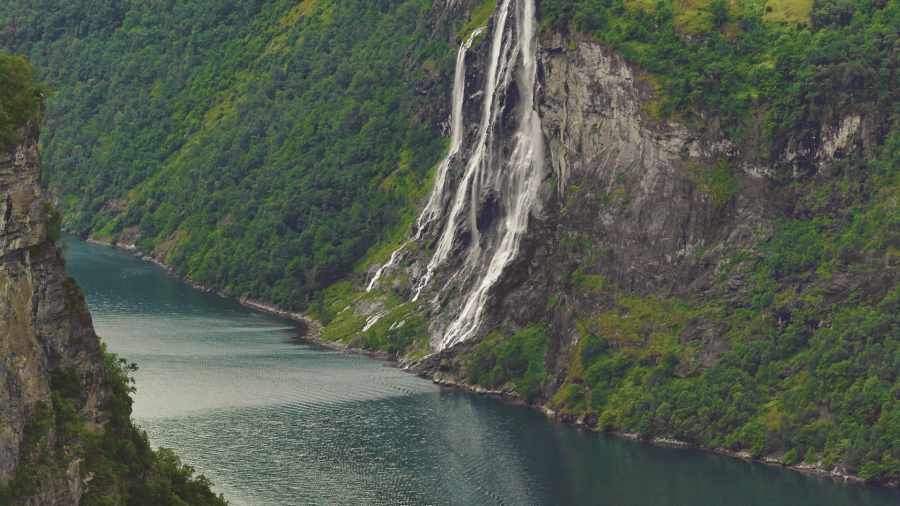 OC-R-Geirangerfjord-Norway1.png