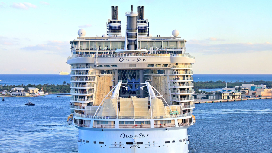 Royal-Caribbean-Oasis-of-the-Seas-from-Back-scaled.jpg
