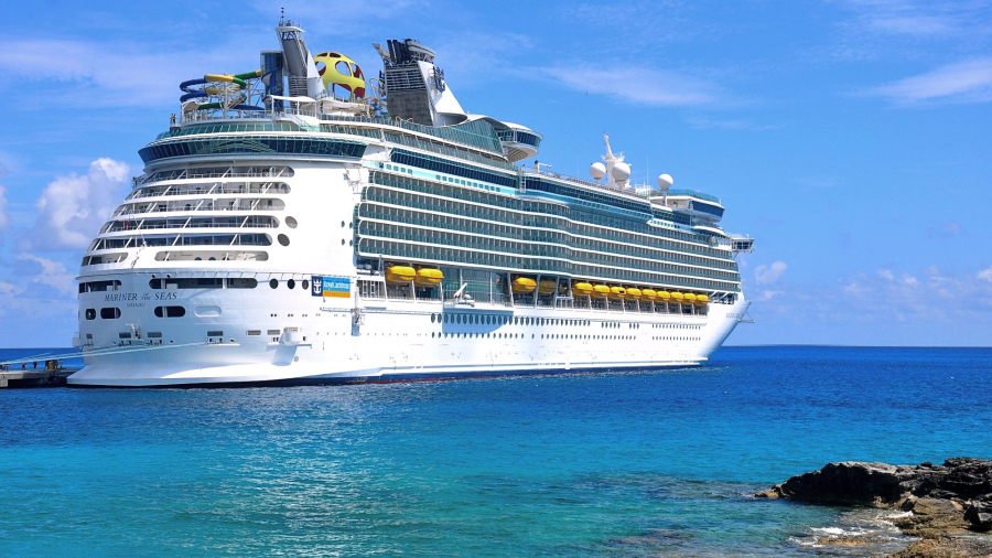 Royal-Caribbeans-Mariner-of-the-Seas-in-port-at-CocoCay.jpg