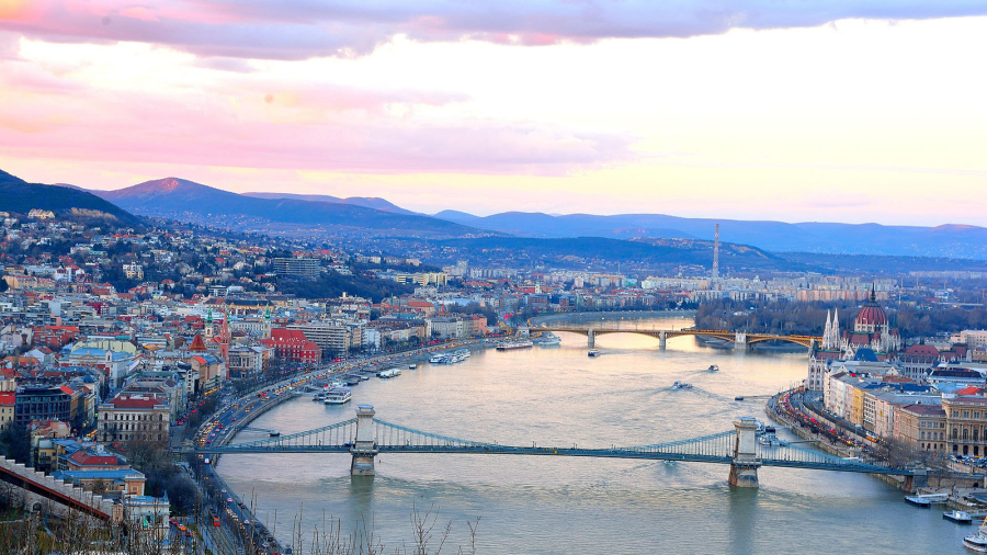 livelife_007-budapest-6186001_1920-1.jpg