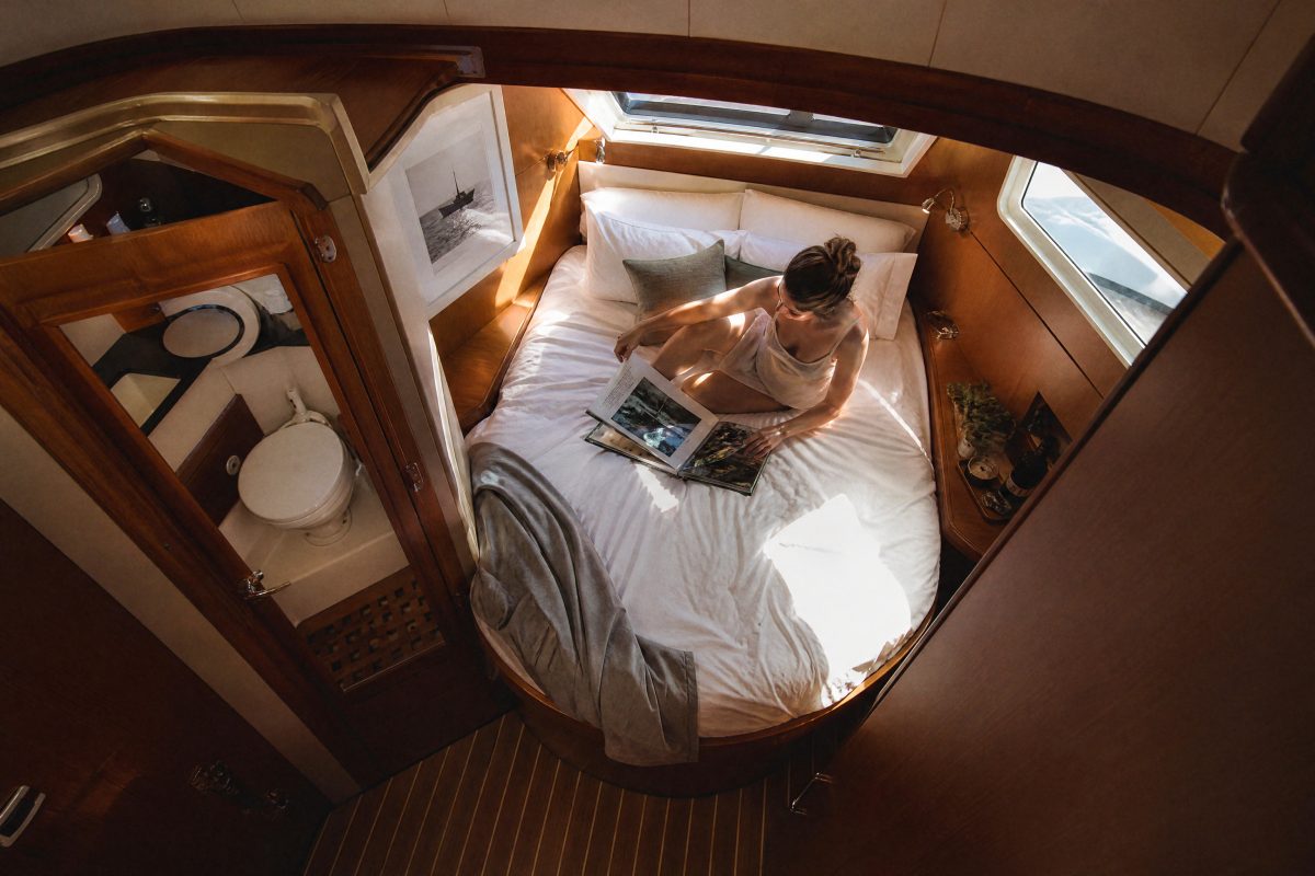 Private double cabin with fresh linen and an ensuite on a sailing yacht